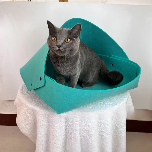 羊毛あったか猫ちゃんのフェルトハウス 2370